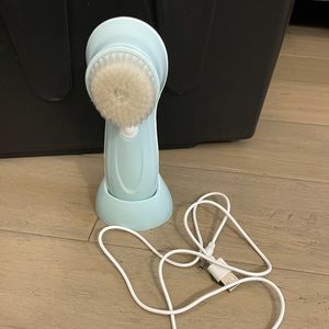 Electric face brush with usb cord
